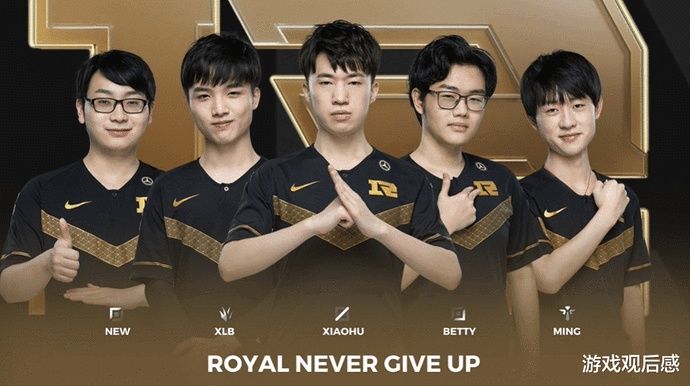 内线触球 内线触球